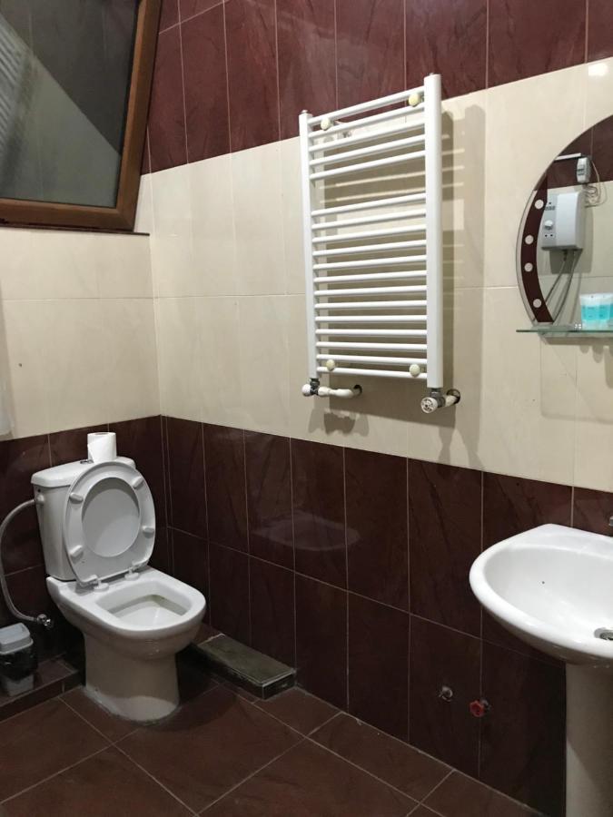 Rostus Hotel Tbilisi Exterior foto